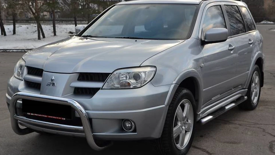 Mitsubishi Outlander 2.4 4WD 2