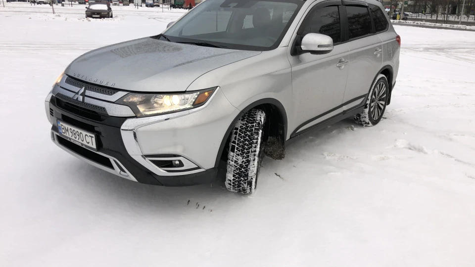 Mitsubishi Outlander 2,4 SE 3