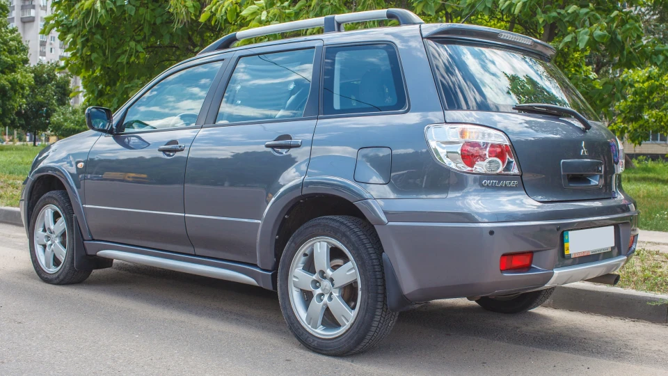 Mitsubishi Outlander 2.4 sport 3