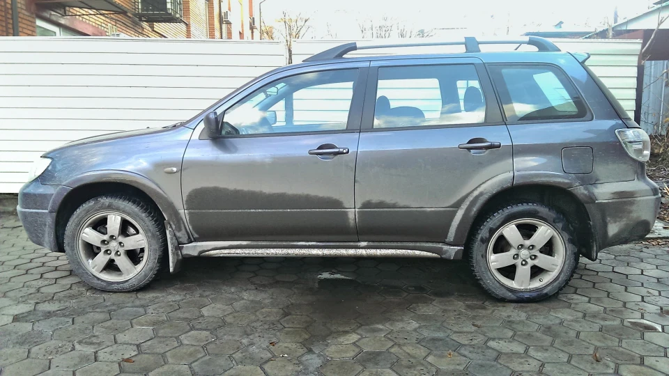 Mitsubishi Outlander 2.4 sport 4