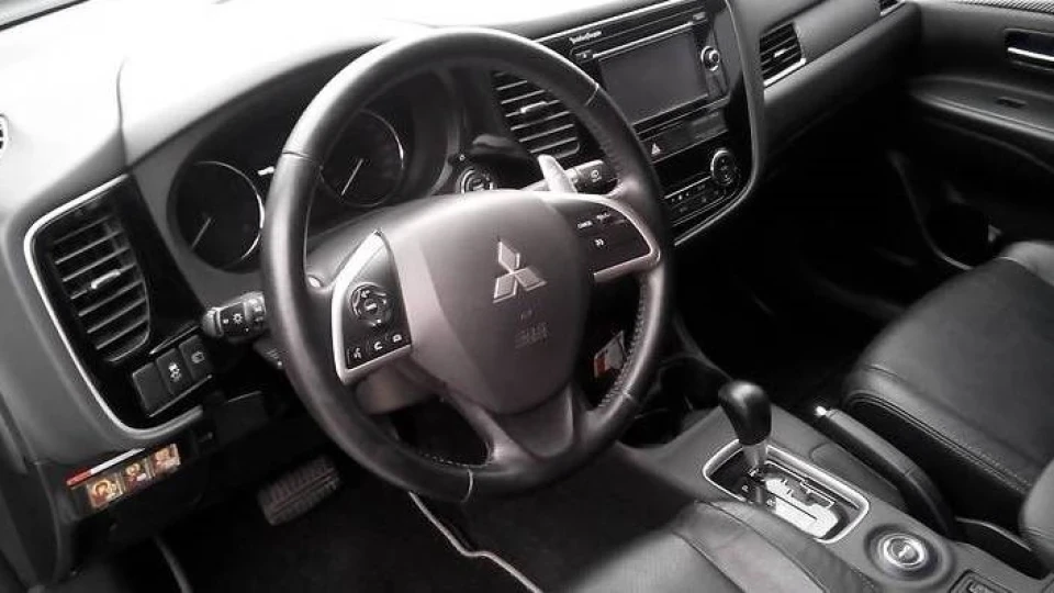 Mitsubishi Outlander 2.4 3
