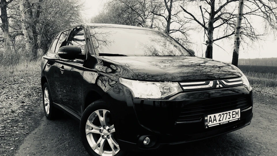 Mitsubishi Outlander 4J12 3