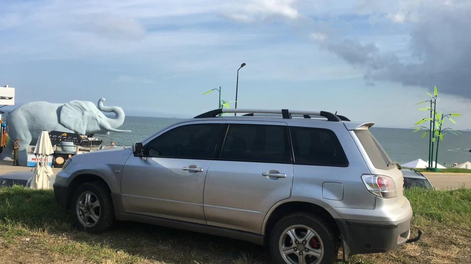 Mitsubishi Outlander 4WD 2