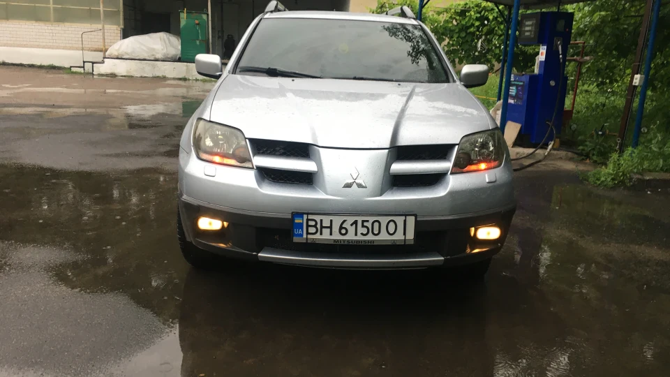 Mitsubishi Outlander 4WD 3