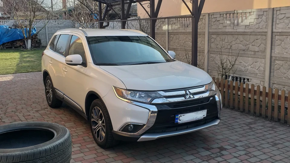 Mitsubishi Outlander американський японець 2