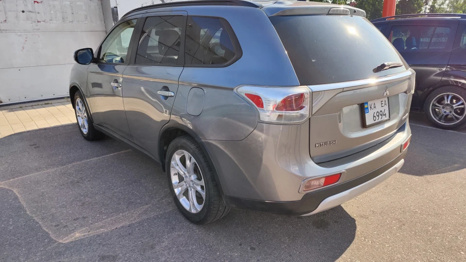 Mitsubishi Outlander Аут