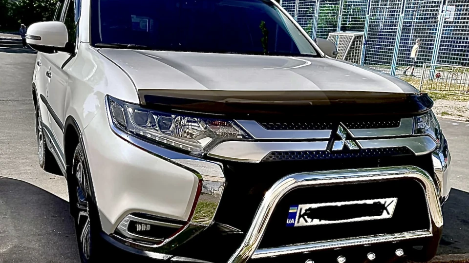 Mitsubishi Outlander Білий перламутр 2,4 2