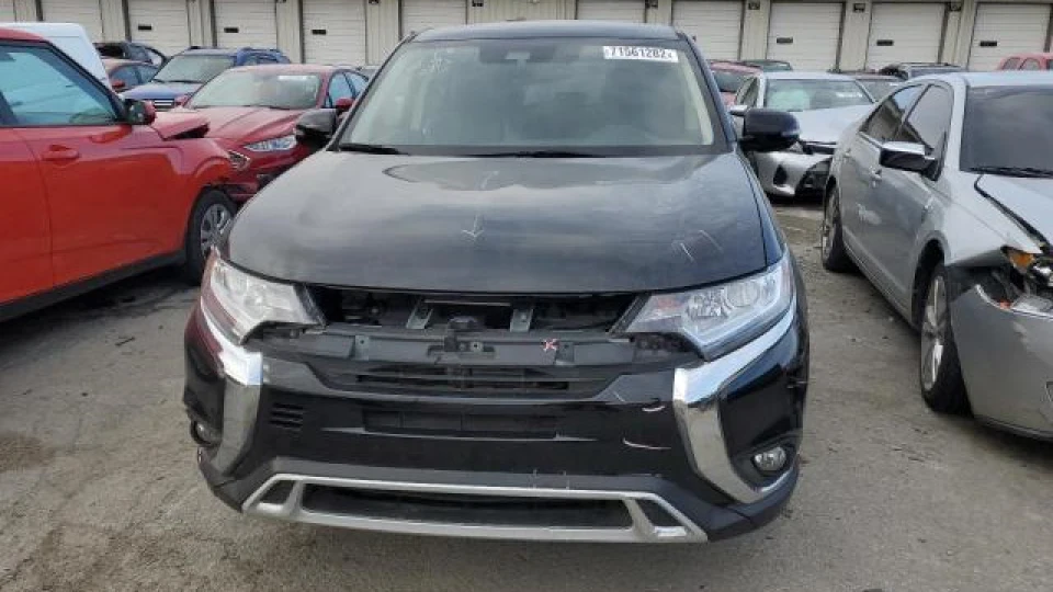Mitsubishi Outlander Black Arrow