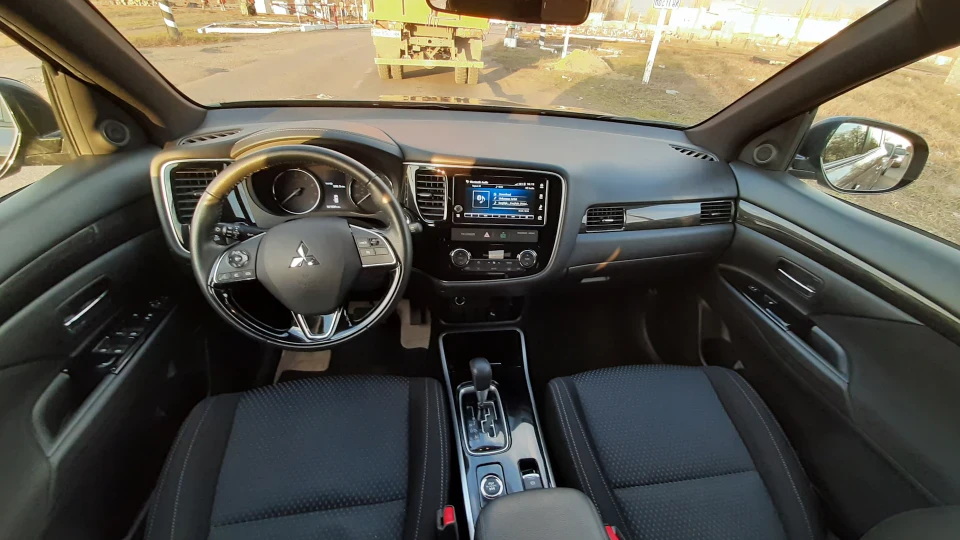 Mitsubishi Outlander Black Edition