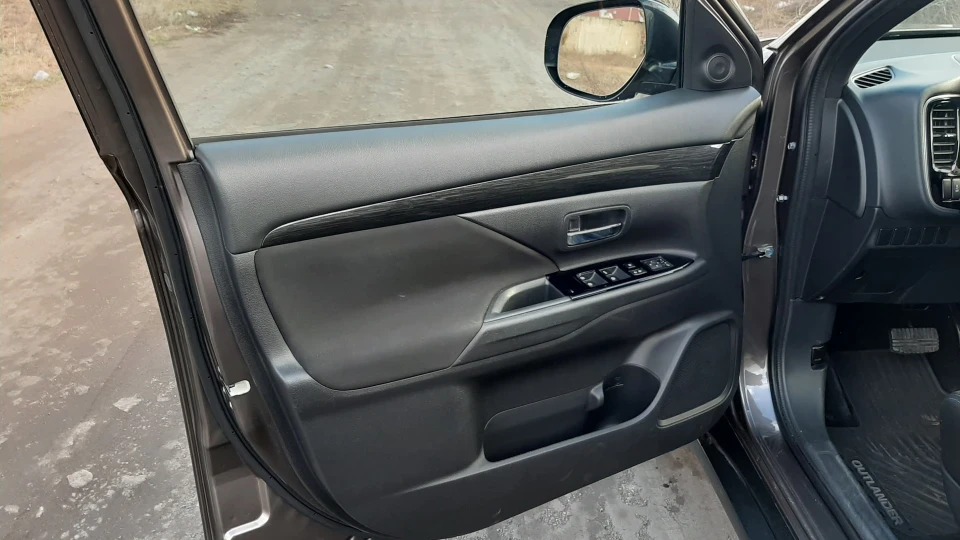 Mitsubishi Outlander Black Edition 3