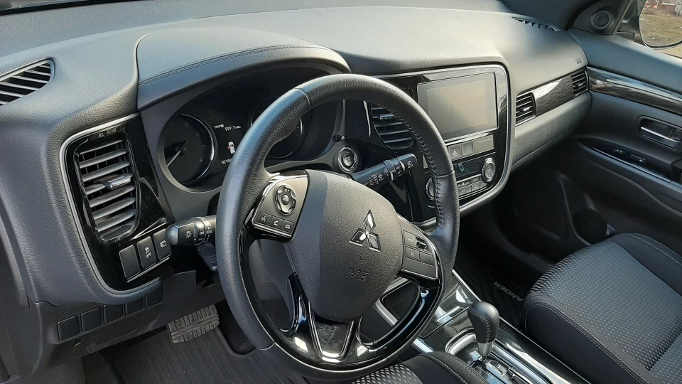 Mitsubishi Outlander Black Edition 4