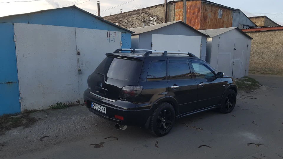 Mitsubishi Outlander Black Rage 5