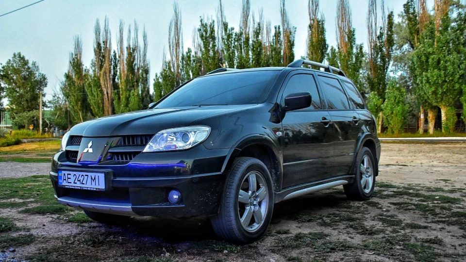 Mitsubishi Outlander BLACK 2