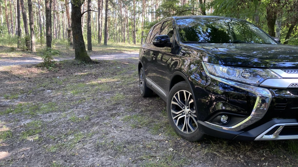 Mitsubishi Outlander BlackInform