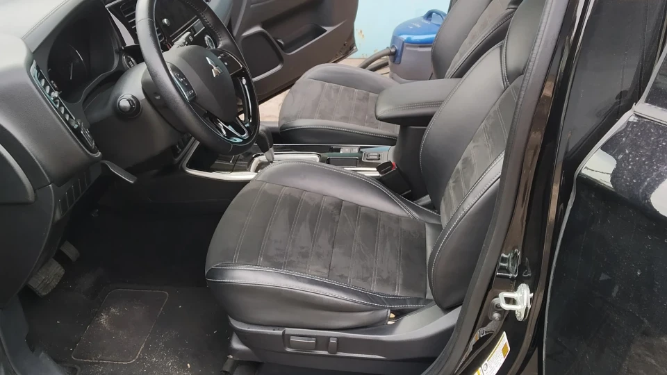 Mitsubishi Outlander Чорна стріла 4