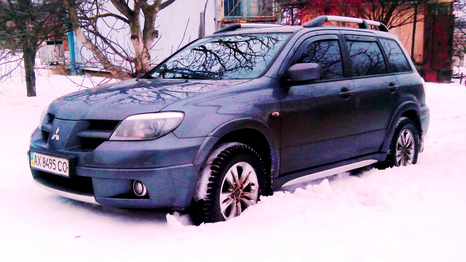 Mitsubishi Outlander чужинець 3