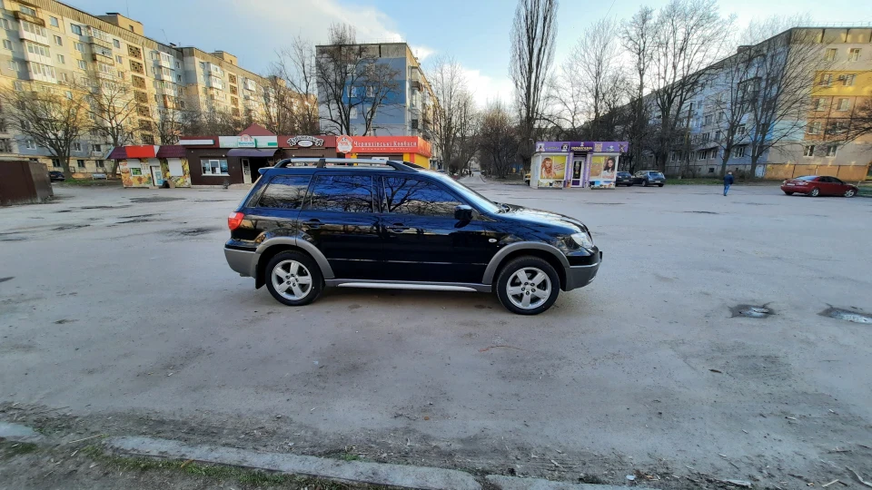 Mitsubishi Outlander "FAT Space Star" 2