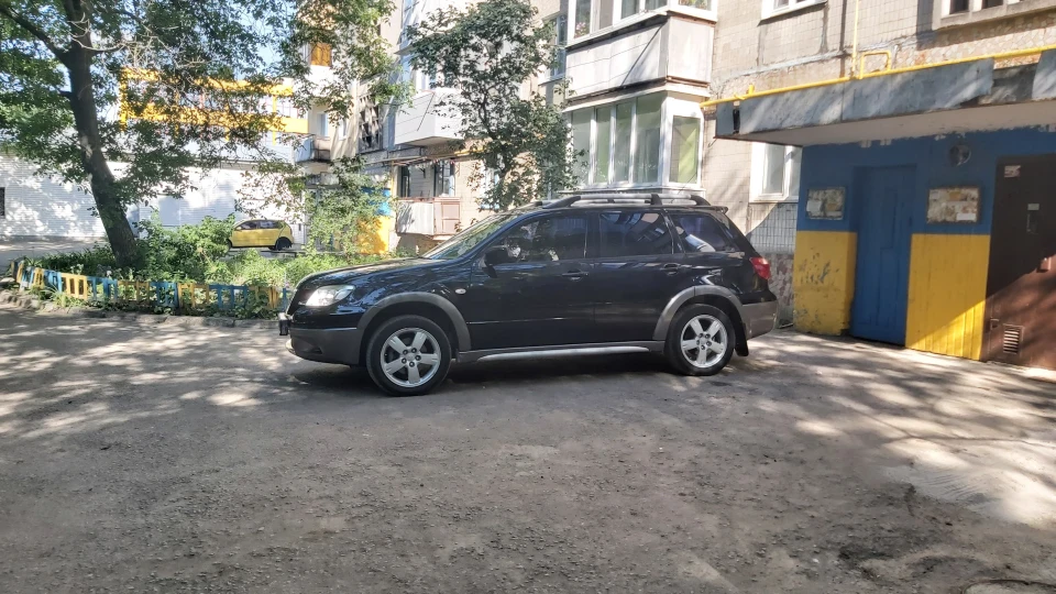 Mitsubishi Outlander "FAT Space Star" 3