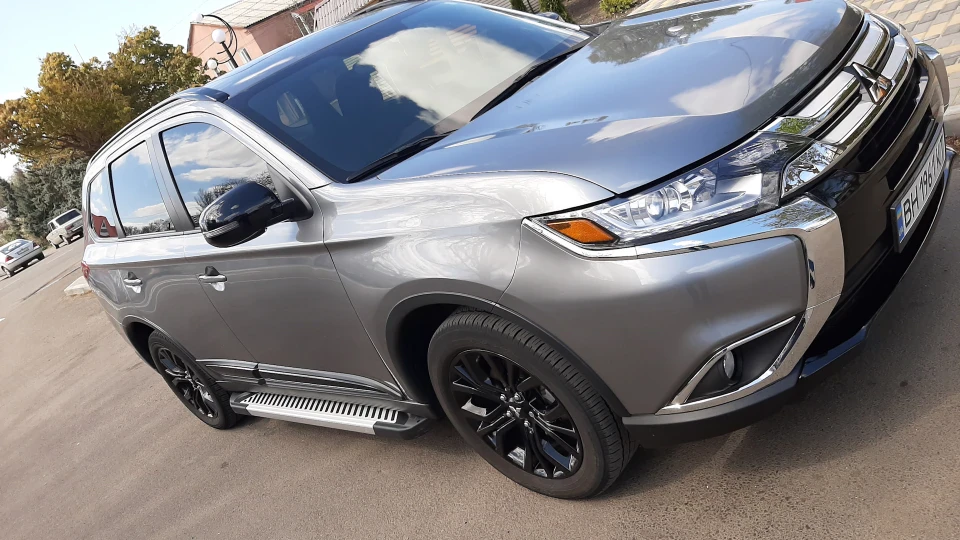 Mitsubishi Outlander LE