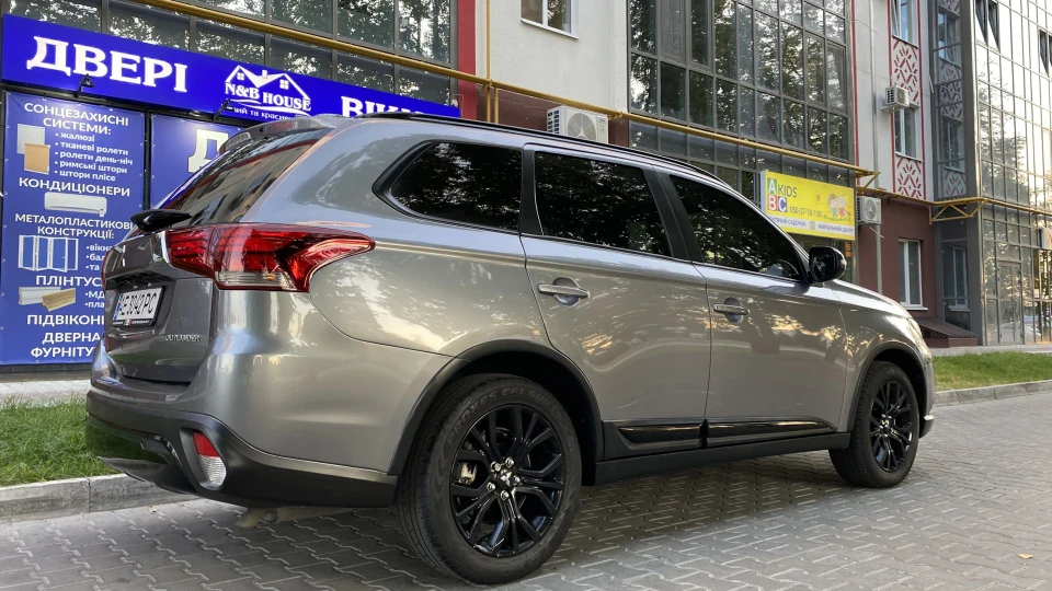Mitsubishi Outlander Limited Edition 2