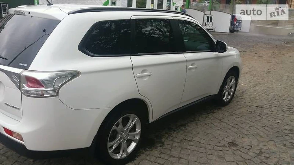 Mitsubishi Outlander MitsuWhite 4