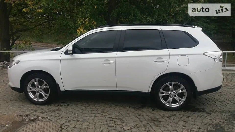 Mitsubishi Outlander MitsuWhite 5