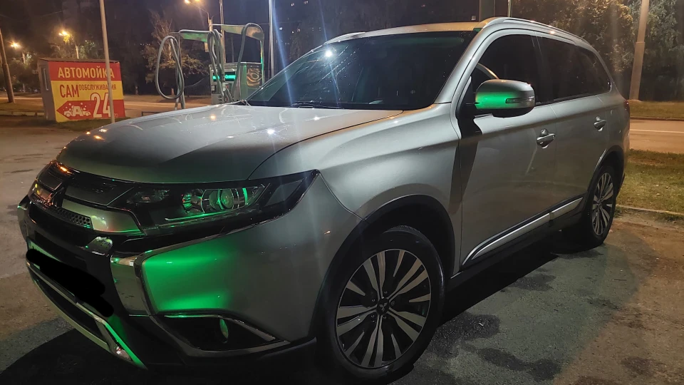 Mitsubishi Outlander Молодший)