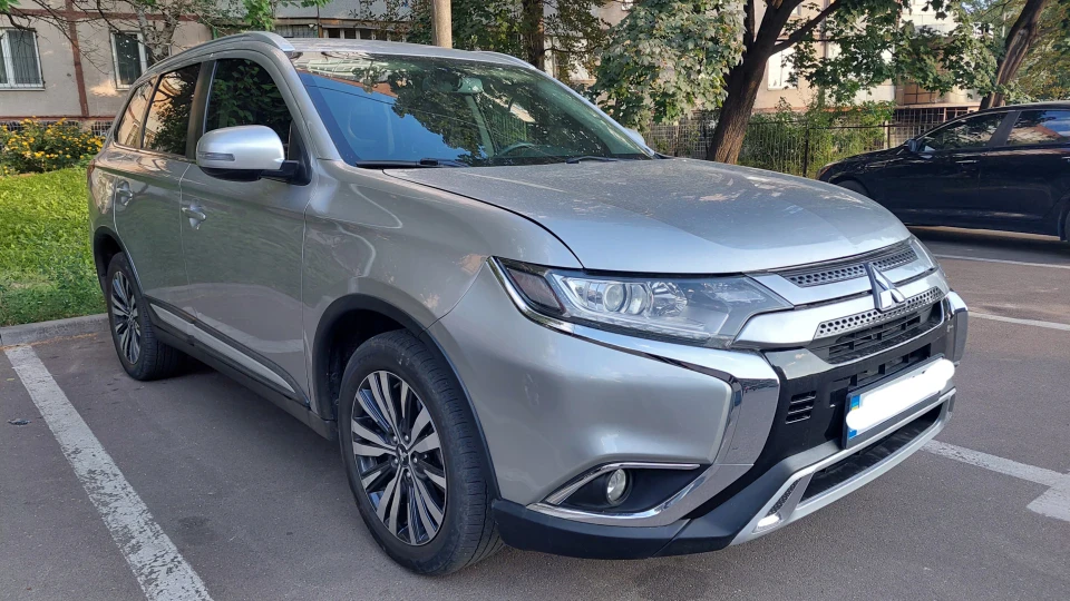 Mitsubishi Outlander Молодший) 3