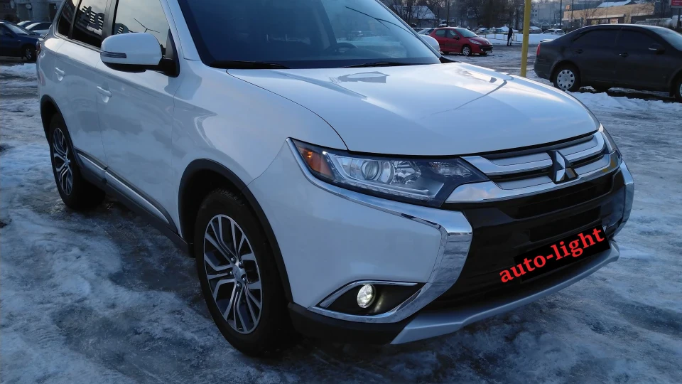 Mitsubishi Outlander MY 2018 USA 3