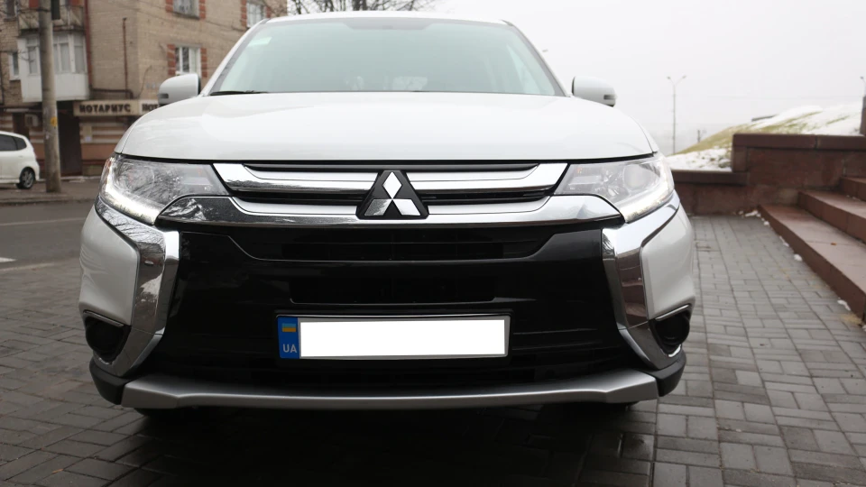 Mitsubishi Outlander MY 2018 USA 4