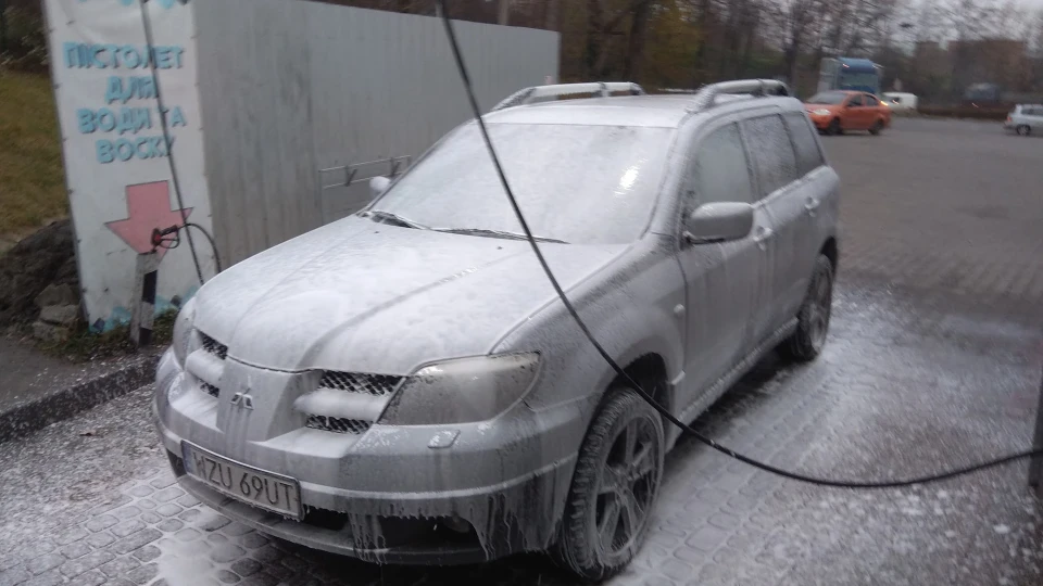 Mitsubishi Outlander Майже позашляховик