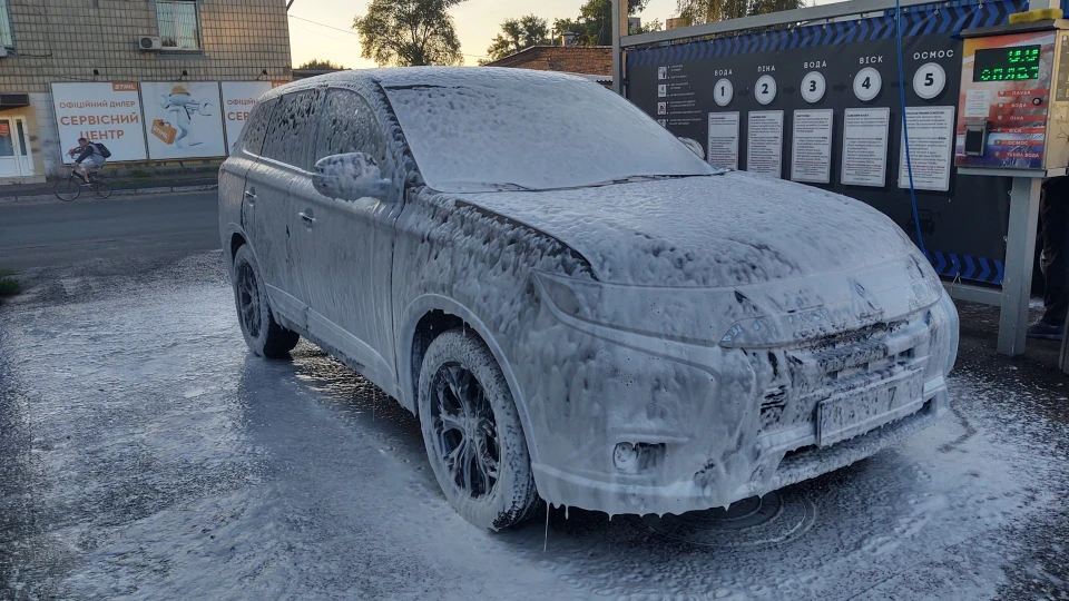 Mitsubishi Outlander повний передній привід
