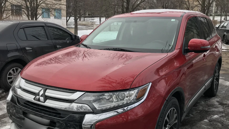 Mitsubishi Outlander пустельний мандрівник 2