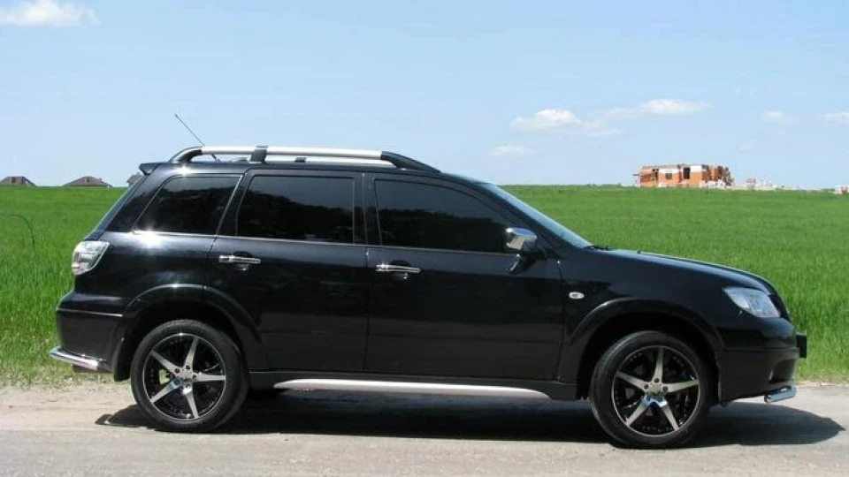 Mitsubishi Outlander R18 3