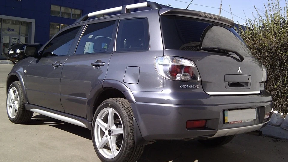 Mitsubishi Outlander R18 4