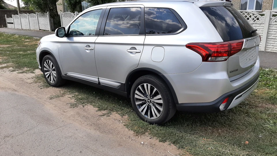 Mitsubishi Outlander SE S-AWC 2