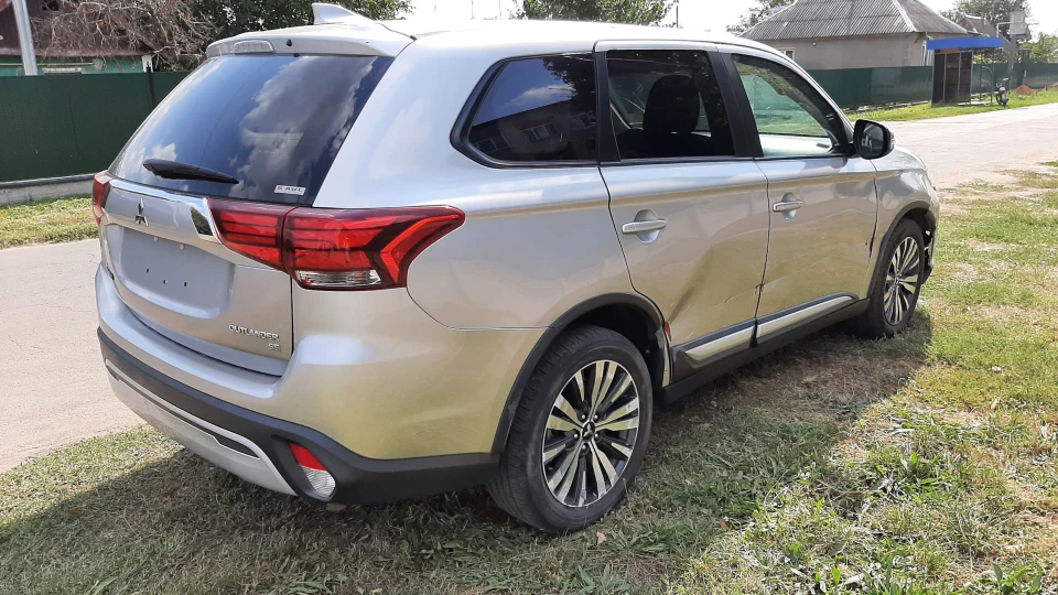 Mitsubishi Outlander SE S-AWC 4