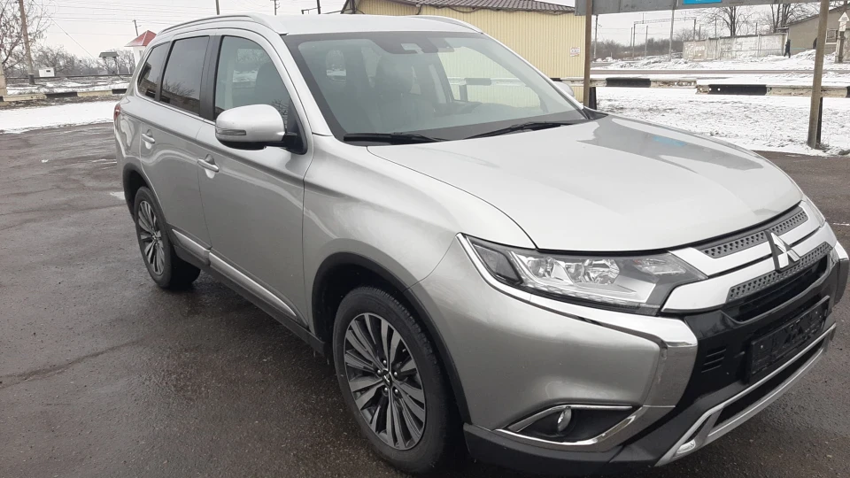 Mitsubishi Outlander SEL S-AWC Срібний