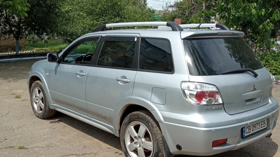 Mitsubishi Outlander Сріблястий металік 2,4 2