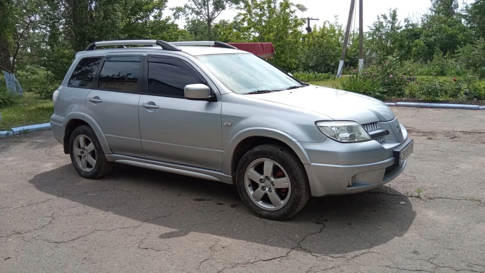 Mitsubishi Outlander Сріблястий металік 2,4 4