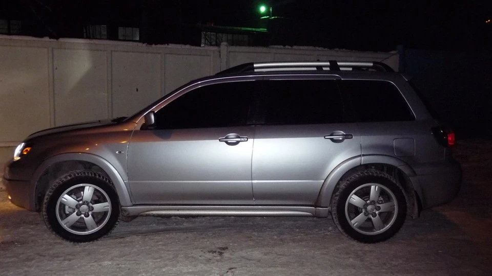 Mitsubishi Outlander Сріблястий носоріг