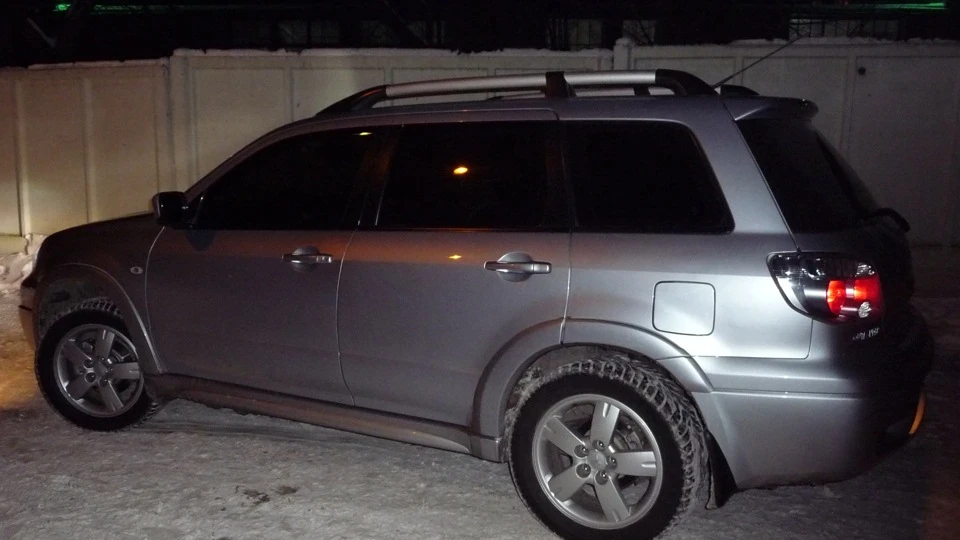 Mitsubishi Outlander Сріблястий носоріг 2