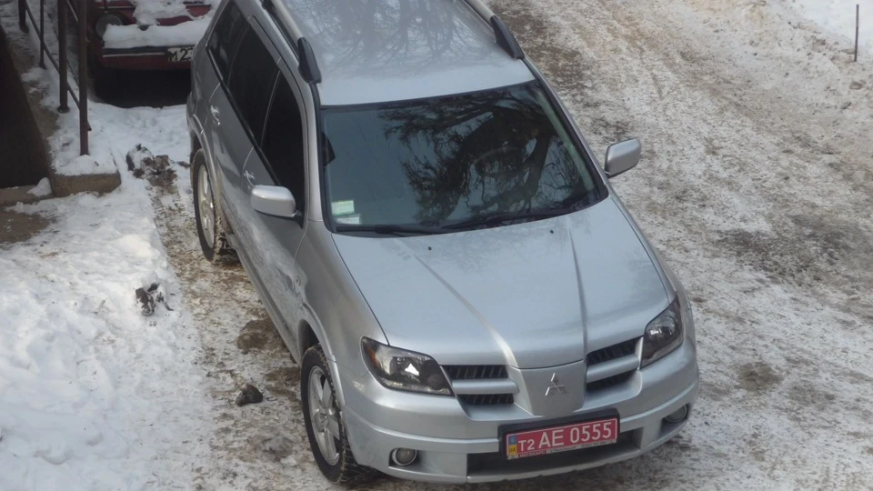 Mitsubishi Outlander Сріблястий носоріг 3