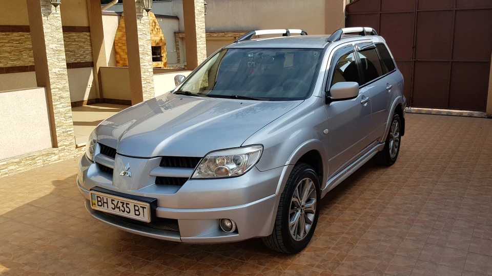 Mitsubishi Outlander Silver Mustang 2