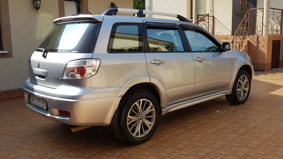 Mitsubishi Outlander Silver Mustang 5