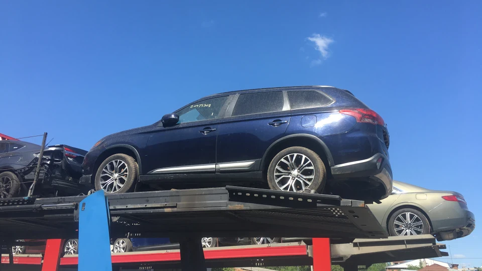 Mitsubishi Outlander Синій бегемот із США 2