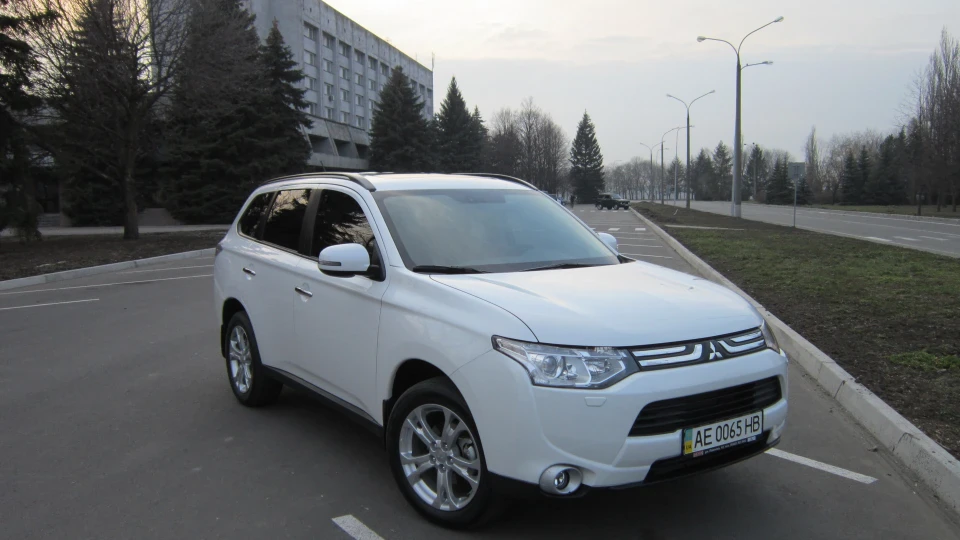 Mitsubishi Outlander скромний Мотька 5