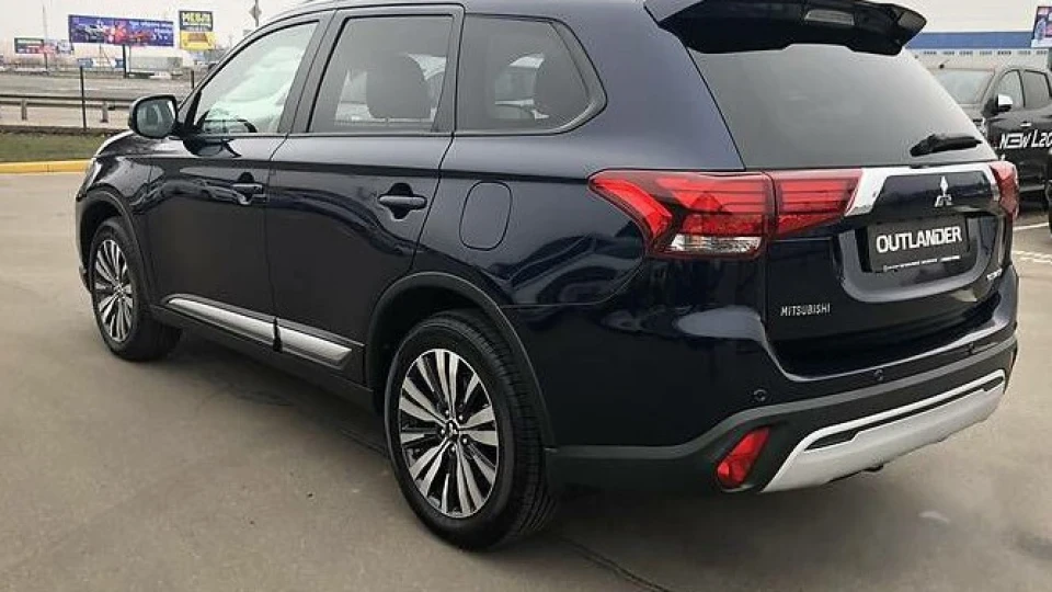 Mitsubishi Outlander ULTIMATE 2,4 CVT 5