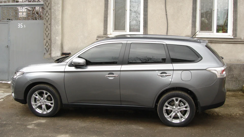 Mitsubishi Outlander Ultimate 4WD 5