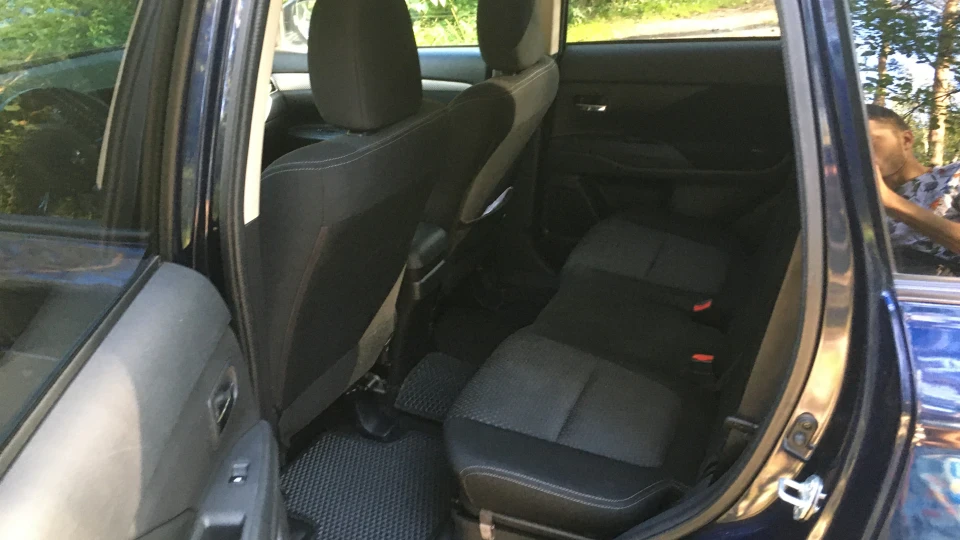 Mitsubishi Outlander USA 3